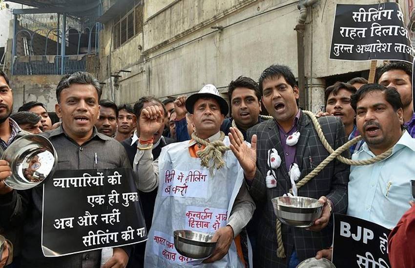 चांदनी चौक इलाके में बंद के दौरान विरोध प्रदर्शन करते दिल्‍ली के व्‍यवसायी। (फोटो सोर्स: पीटीआई)
