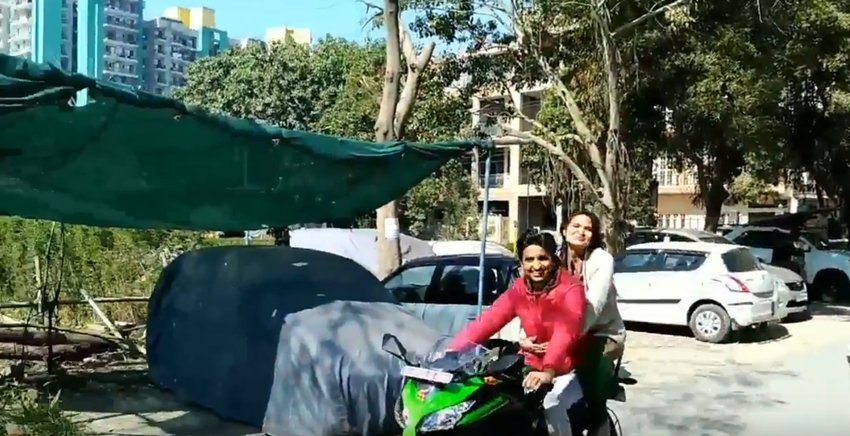 kumar vishwas, kumar vishwas bike ride, kumar vishwas latest photos, kumar vishwas ValentinesDay, kumar vishwas celebrate Valentines Day with bhis wife, kumar vishwas aap, aap leader kumar vishwas