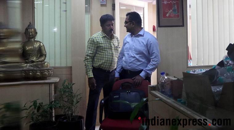 पंजाब नेशनल बैंक-नीरव मोदी घोटाला मामले में जांच एजंसियों की छापेमारी सोमवार को लगातार पांचवें दिन जारी रही।