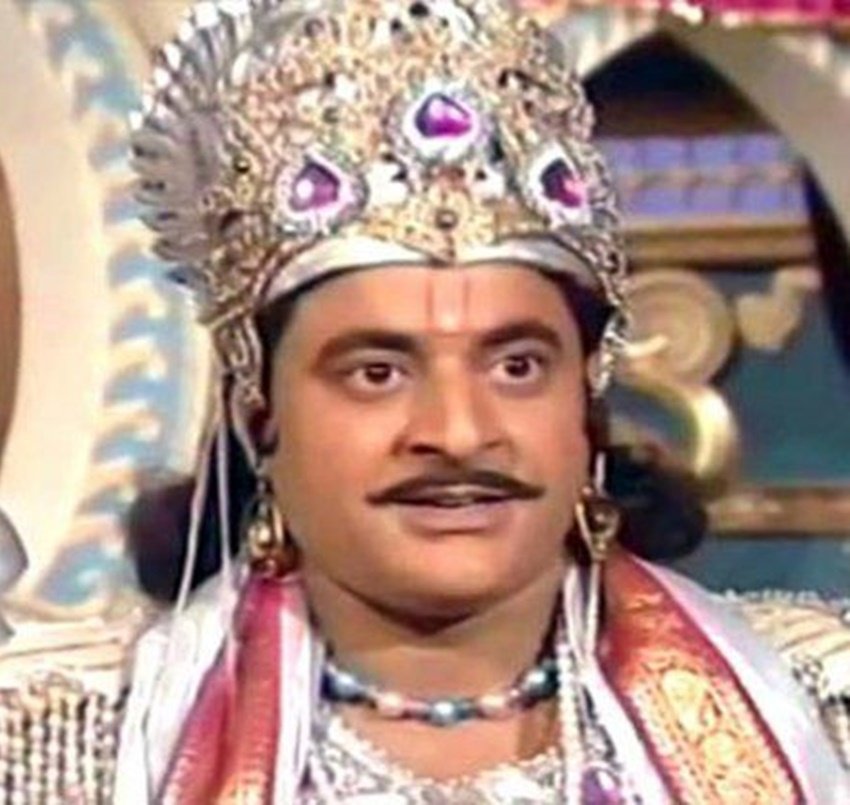 गजेंद्र चौहान छोटे पर्दे पर बीआर चोपड़ा के शो 'महाभारत' में युधिष्ठिर के किरदार के लिए जाने जाते हैं। उनके द्वारा निभाया गया यह किरदार काफी फेमस हुआ था। (Photo Source: Instagram)