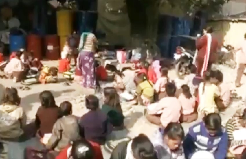 तस्वीर का इस्तेमाल प्रतीकात्मक तौर पर किया गया है। (फोटो सोर्स- वीडियो स्क्रीनशॉट/ट्विटर/@ETVUPLIVE) तस्वीर का इस्तेमाल प्रतीकात्मक तौर पर किया गया है। (फोटो सोर्स- वीडियो स्क्रीनशॉट/ट्विटर/@ETVUPLIVE)