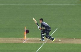 Australia vs New Zealand, Australia vs New Zealand match, Australia vs New Zealand result, Ball Collide With Helmet, Batsman Out, Batsman Out by helmet, Helmet and Batsman, VIDEO, cricket funny video, sport news