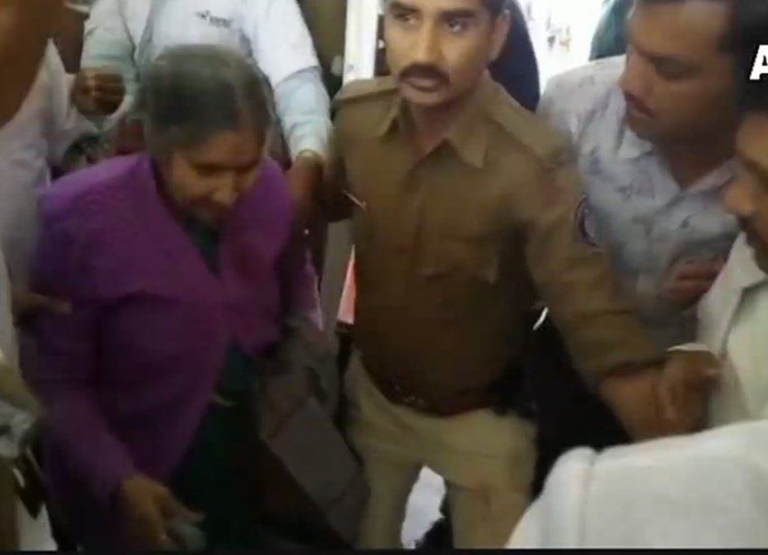 pm modi, pm modi wife, jashodaben, jashodaben narendrabhai modi, pm modi wife accident, jashodaben accident news, jashodaben accident, narendra modi, narendra modi wife, narendra modi wife accident, narendra modi wife accident news, narendra modi latest news, jashodaben modi accident news