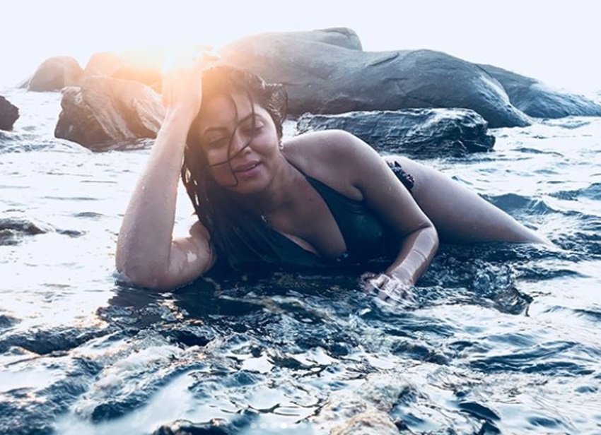 Kavita kaushik, actress Kavita kaushik, television actress Kavita kaushik, Kavita kaushik bold photos, Kavita kaushik trolled, TV show FIR, Actress Kavita kaushik, tv actress, tv, TV show, FIR, shares, bikini, photographs, social media, Kavita kaushik photos, goa, Kavita kaushik in goa, Kavita kaushik bikini, Kavita kaushik, Bollywood News, Bollywood News in Hindi, News in Hindi, Entertenment news in Hindi, Jansatta