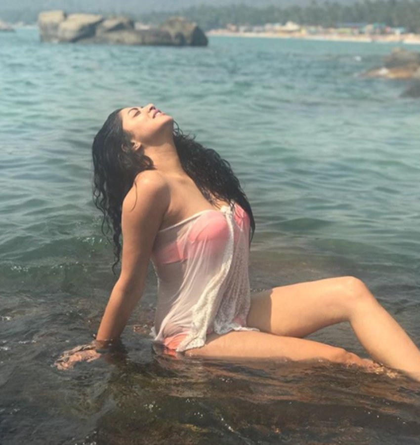 Kavita kaushik, actress Kavita kaushik, television actress Kavita kaushik, Kavita kaushik bold photos, Kavita kaushik trolled, TV show FIR, Actress Kavita kaushik, tv actress, tv, TV show, FIR, shares, bikini, photographs, social media, Kavita kaushik photos, goa, Kavita kaushik in goa, Kavita kaushik bikini, Kavita kaushik, Bollywood News, Bollywood News in Hindi, News in Hindi, Entertenment news in Hindi, Jansatta