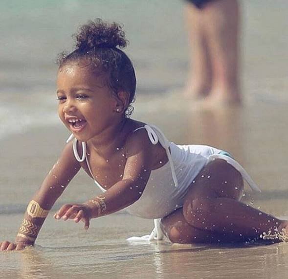 Kim,Kardashian,shares,photo,baby,girl,Chicago