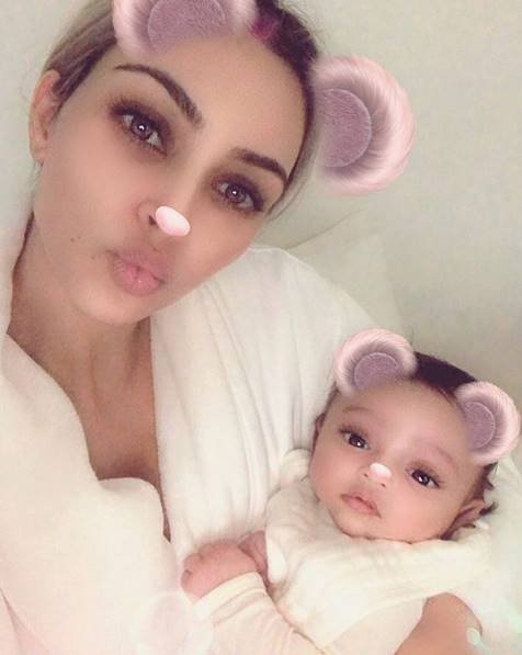 Kim,Kardashian,shares,photo,baby,girl,Chicago