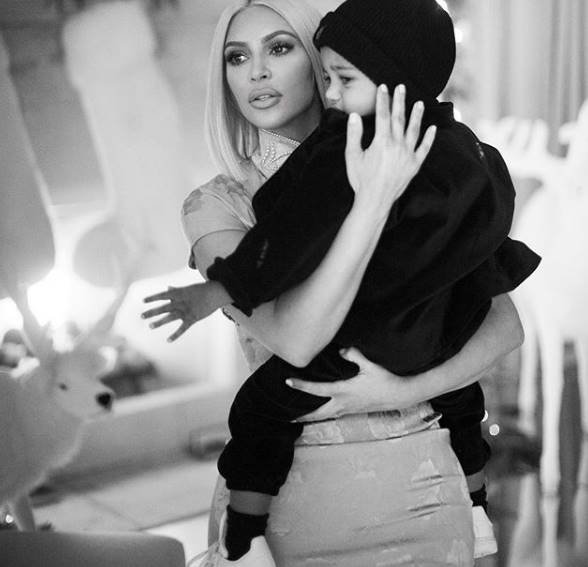 Kim,Kardashian,shares,photo,baby,girl,Chicago