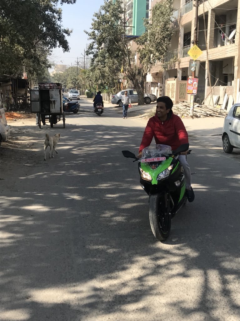 kumar vishwas, kumar vishwas bike ride, kumar vishwas latest photos, kumar vishwas ValentinesDay, kumar vishwas celebrate Valentines Day with bhis wife, kumar vishwas aap, aap leader kumar vishwas