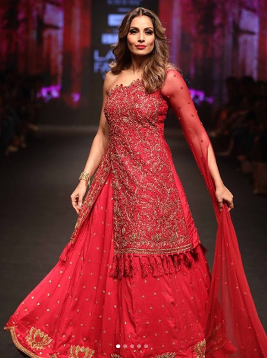 Lakme Fashion Week 2018, Karan Johar, Saif Ali Khan, dia mirza, sushmita sen, tammanna bhatia, disha patani, aditi roy haidari, bollywood celebs walk on ramp in LFW, Lakme Fashion Week 2018 ramp walk, celebs walk on ramp in LFW, entertainment news, bollywood news, bollywood news, entertainment, entertainment news, bollywood news, bollywood news, entertainment news
