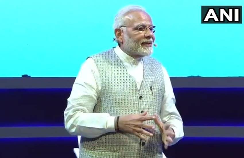 दिल्ली तालकटोरा स्टेडियम में पीएम मोदी ने छात्रों को दिए परीक्षा के गुर। (फोटो सोर्स- एएनआई)