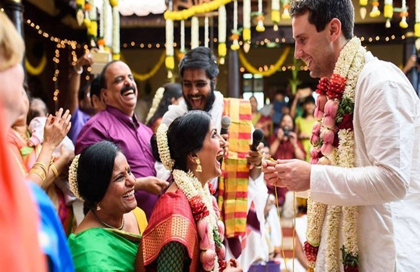 मां ने किया बेटी की कन्यादान (फोटो सोर्स- फेसबुक/Varun Suresh)