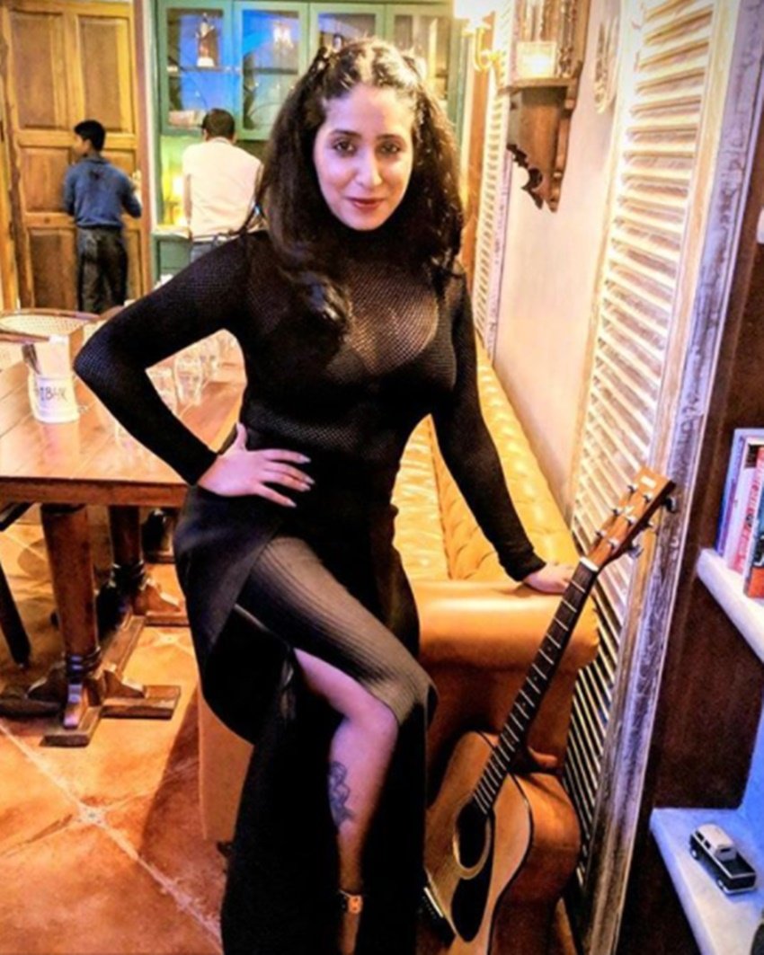 Neha Bhasin, singer Neha Bhasin, Neha Bhasin photos, Neha Bhasin trolled, Neha Bhasin songs, Neha Bhasin, Neha Bhasin bold photos, Neha Bhasin gets massively trolled, neha bhasin performance, Jag Ghoomeya, Salman Khan, Sultan, entertainment, jansatta