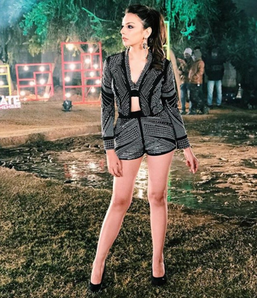 nithibha kaul, bigg boss contestant, nithibha kaul, nithibha kaul bold photos, nithibha kaul photos, nithibha kaul instagram, nithibha kaul bikini photos, bigg boss 10 contestant nithibha kaul, bigg boss 10, manveer gujjar, MTV Date To Remember, MTV, MTV shoow, manu panjabi, divya agrewal, televisiion, jansatta