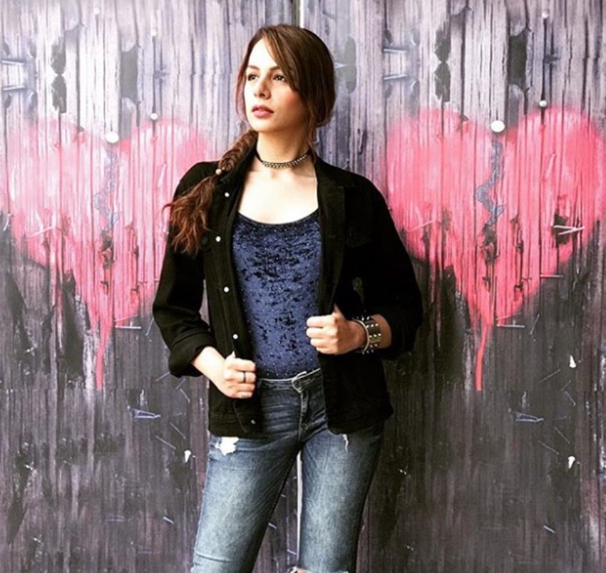 nithibha kaul, bigg boss contestant, nithibha kaul, nithibha kaul trolled, nithibha kaul bold photos, nithibha kaul photos, nithibha kaul instagram, nithibha kaul bikini photos, bigg boss 10 contestant nithibha kaul, bigg boss 10, manveer gujjar, MTV Date To Remember, MTV, MTV shoow, manu panjabi, divya agrewal, televisiion, jansatta