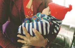 मां-बाप ने कूड़े में फेंक दी छह माह की बच्ची, आईजी ने कहा- मैं लूंगा गोद