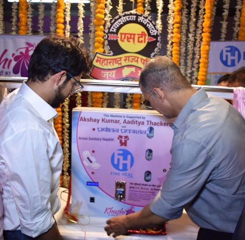 Akshay Kumar, padman, sanitary napkin, aditya thackeray, : Akshay Kumar Installs Sanitary Pad Vending Machines, Radhika apte, Sonam kapoor, padman, jansatta manoranjan, jansatta gallery