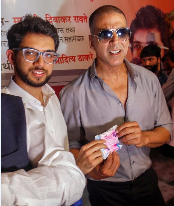 Akshay Kumar, padman, sanitary napkin, aditya thackeray, : Akshay Kumar Installs Sanitary Pad Vending Machines, Radhika apte, Sonam kapoor, padman, jansatta manoranjan, jansatta gallery