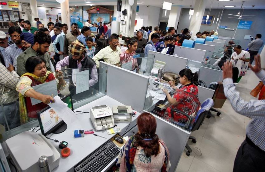 भविष्य के लिए 7 बैंकिंग ट्रेंड्स, पेपरलेस सिस्टम में आधार और स्मार्टफोन की अहम भूमिका भविष्य के लिए 7 बैंकिंग ट्रेंड्स, पेपरलेस सिस्टम में आधार और स्मार्टफोन की अहम भूमिका