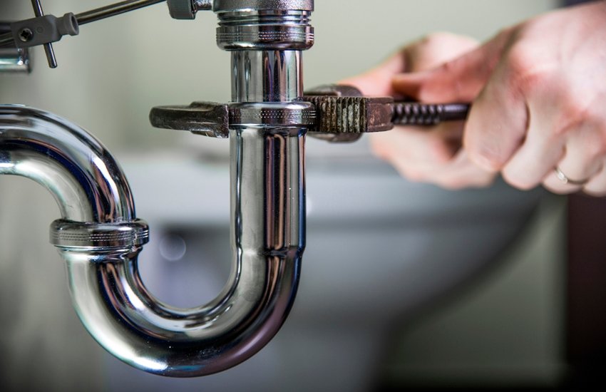 Plumber, Plumber Stephen Fry, Plumber Stephen Fry earns 2 crore, London plumber, Hindi news, world news, World news in Hindi, Jansatta