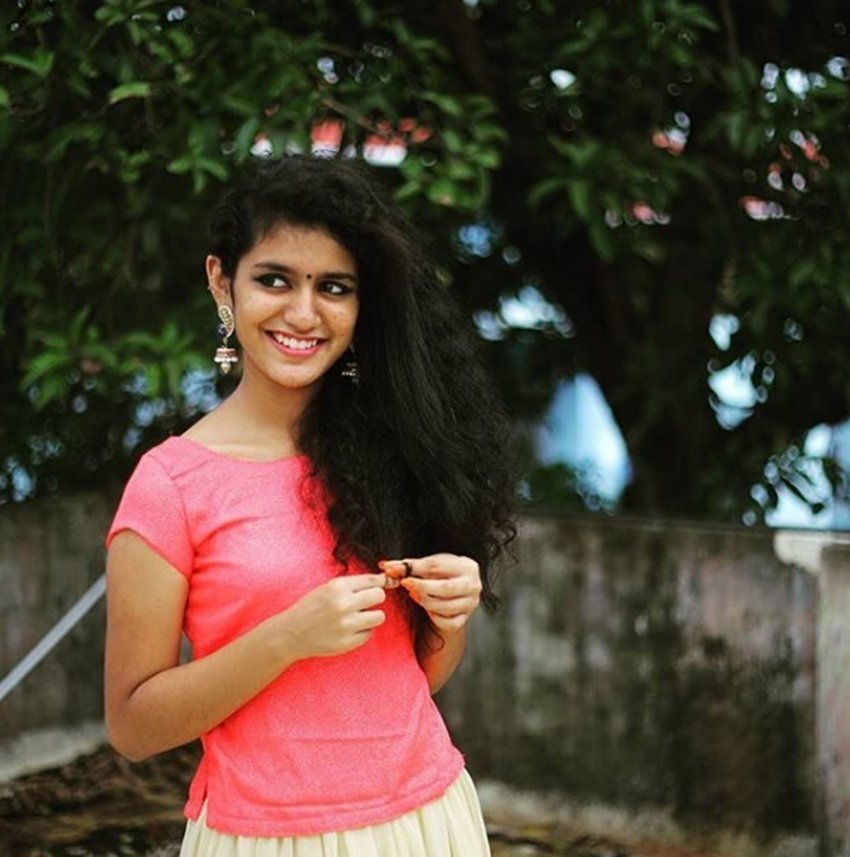 priya prakash varrier, video clip viral, social media, valentine week, valentine day, Oru Adaar Love, Manikya Malaraya Poovi, Malayalam movie, Manikya Malaraya Poovi Song, Vineeth Sreenivasan, Shaan Rahman