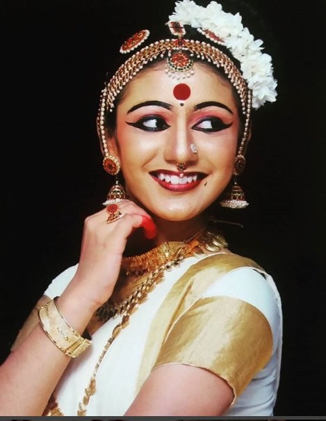 priya Prakash Varrier, Priya Prakash, oru adaar love, Manikya Malaraya poovi, Manikya Malaraya poovi lyrics, Priya Prakash Varrier video, Priya Prakash video, priya Prakash FAMILY, priya Prakash boyfriend, priya Prakash photos, priya Prakash real life, priya Prakash house, priya Prakash education, priya Prakash latest photos