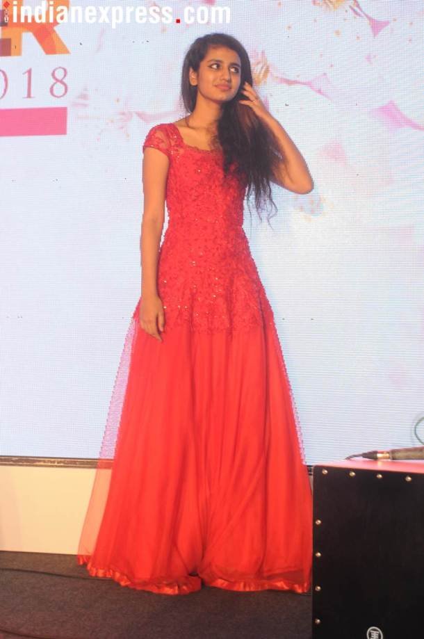 priya prakash varrier, priya prakash varrier photos, priya prakash varrier wink, priya prakash varrier new photos, priya prakash varrier fans, who is priya prakash varrier, priya prakash, manikya malaraya poovi, oru adaar love, bollywood news, entertainment news