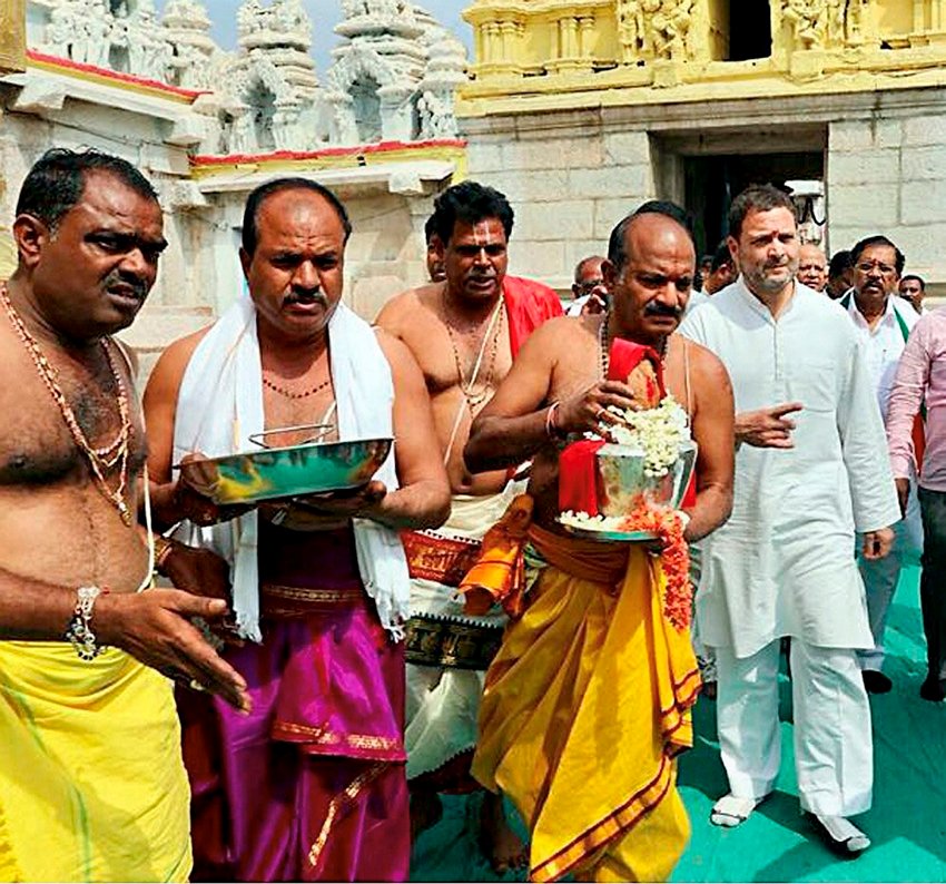 रविवार (11 फरवरी को) को राहुल गांधी ने कर्नाटक के कोप्पल जिले में कनाकचल लक्ष्मीनारायण मंदिर में पूजा की थी। गुजरात चुनावों के दौरान भी राहुल गांधी को कई मंदिरों में पूजा करते हुए देखा गया था। (फोटो सोर्स- पीटीआई)