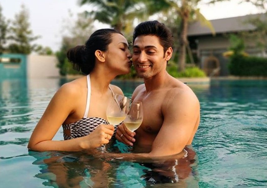 Ruslaan Mumtaz, actor Ruslaan Mumtaz, Ruslaan Mumtaz photos, Ruslaan Mumtaz, Balika Vadhu Actor Ruslaan Mumtaz, Ruslaan Mumtaz Nirali Mehta, Ruslaan Mumtaz wife Nirali Mehta, Nirali Mehta birthday, Nirali Mehta and Ruslaan Mumtaz in bath tub, instagram, Ruslaan Mumtaz in Thailand, Ruslaan Mumtaz COSY IN A BATHTUB with nirali, television, entertainment, jansatta