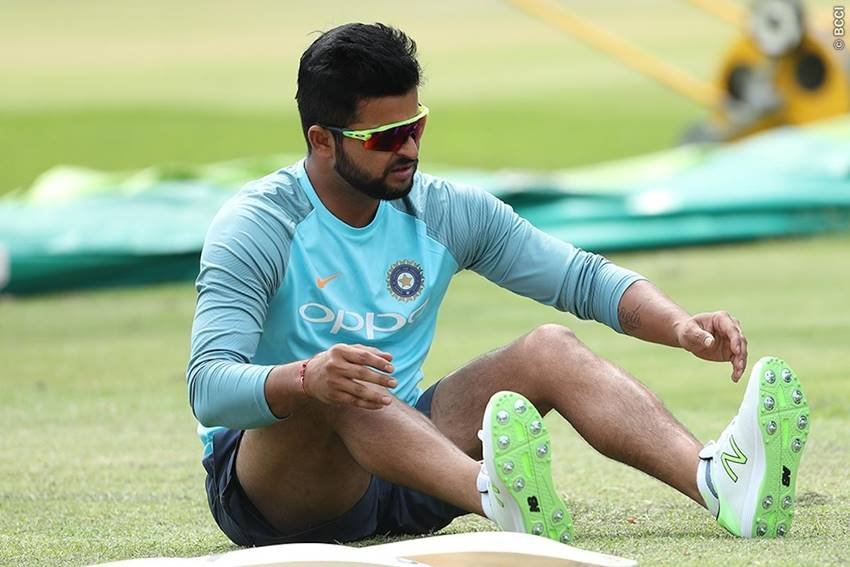 वनडे सीरीज में शानदार प्रदर्शन करने वाले युजवेंद्र चहल और कुलदीप यादव टी-20 सीरीज में भी भारतीय टीम के लिए तुरुप के इक्के साबित हो सकते हैं। चहल और यादव की गेंदों पर दक्षिण अफ्रीकी बल्लेबाज पूरी सीरीज मुश्किल में नजर आए हैं। कप्तान कोहली को इस जोड़ी से टी20 सीरीज में भी बड़ी उम्मीदें होंगी। (फोटो सोर्स- ट्विटर)