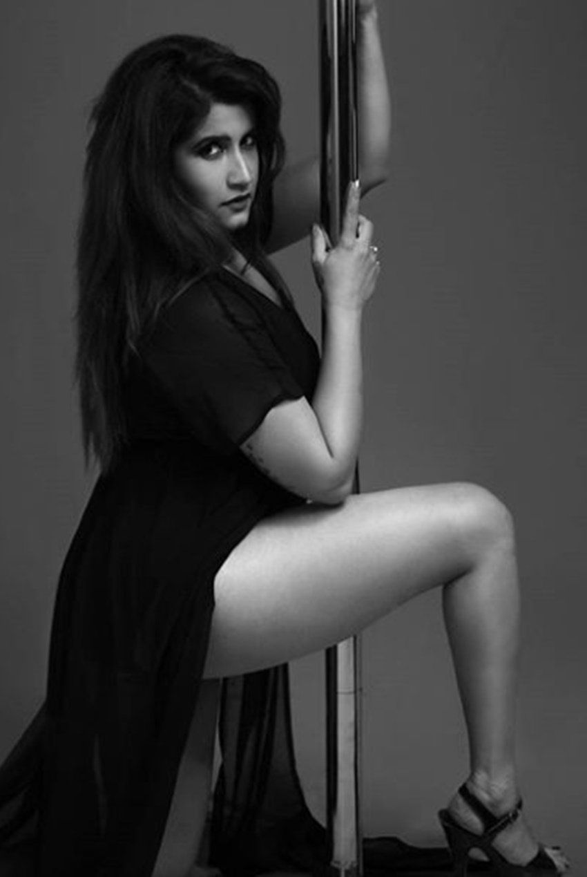 Smilie Suri, actress Smilie Suri, bollywood actress Smilie Suri, Smilie Suri photos, Smilie Suri pole dance, poll dance, Kalyug Actress Smilie Suri, Kalyug, Kalyug movie, Kalyug, Smilie Suri Depression, entertainment, jansatta