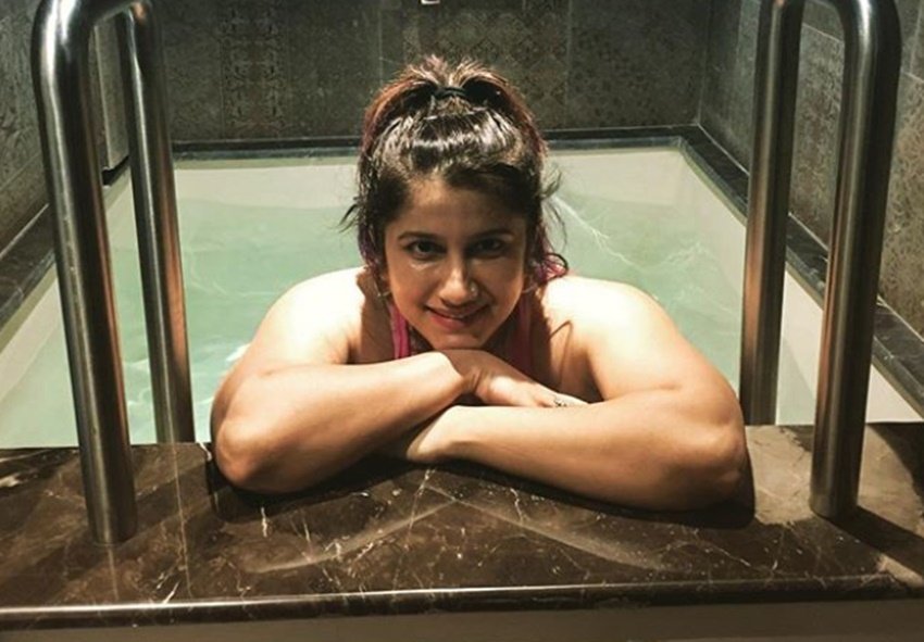Smilie Suri, actress Smilie Suri, bollywood actress Smilie Suri, Smilie Suri photos, Smilie Suri pole dance, poll dance, Kalyug Actress Smilie Suri, Kalyug, Kalyug movie, Kalyug, Smilie Suri Depression, entertainment, jansatta