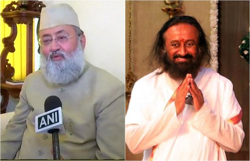 ऑल इंडिया मुस्लिम पर्सनल लॉ बोर्ड के सदस्य मौलाना नदवी और आर्ट ऑफ लिविंग के संस्थापक श्री श्री रविशंकर। ( फाइल फोटो: एएनआई)