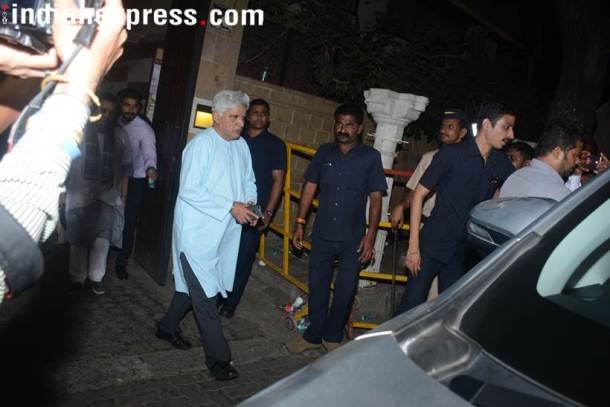 "sridevi, sridevi funeral photos, sridevi dead, sridevi condolences, sridevi funeral, sridevi last rights photos, khushi kapoor, sridevi death, anil kapoor, arjun kapoor, sonam kapoor, karan johar