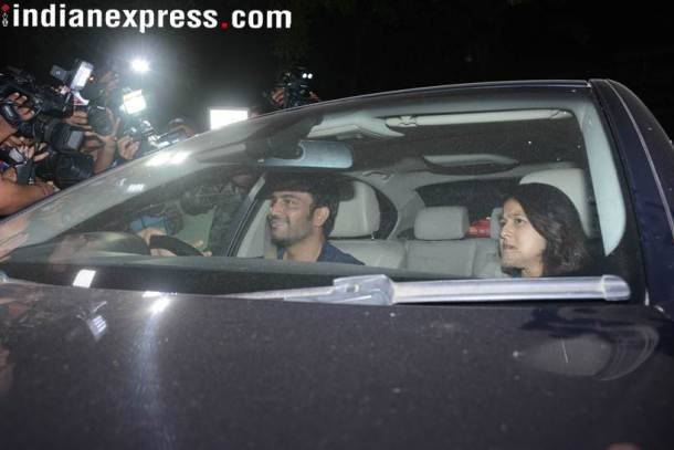 "sridevi, sridevi funeral photos, sridevi dead, sridevi condolences, sridevi funeral, sridevi last rights photos, khushi kapoor, sridevi death, anil kapoor, arjun kapoor, sonam kapoor, karan johar