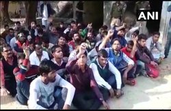 अलीगढ़: बीजेपी नेता के घर में लिखी जा रही थी यूपी बोर्ड परीक्षा की कॉपी, 62 लोगों को रंगे हाथों पकड़ा