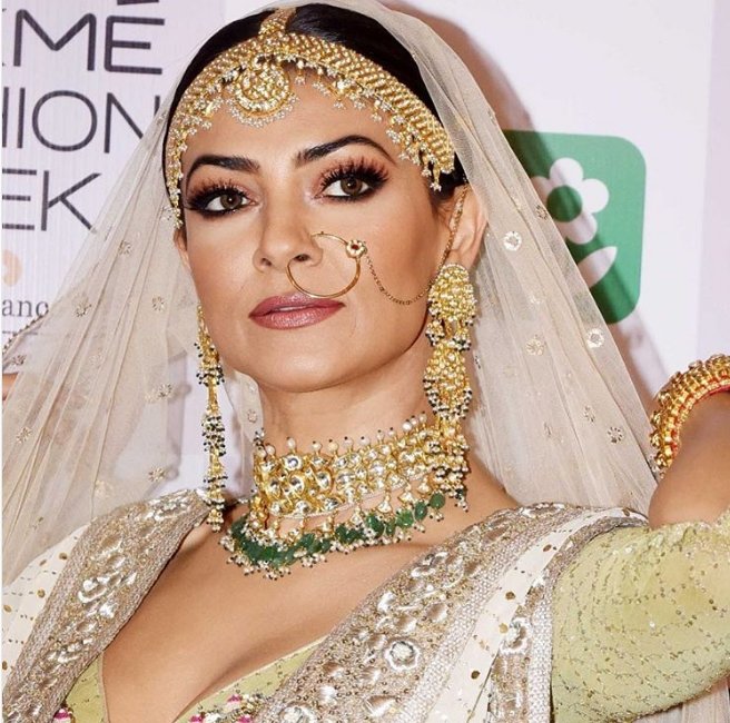 Sushmita Sen, designer Meera, Muzaffar Ali, Lakme Fashion Week, LFW Summer Resort 2018