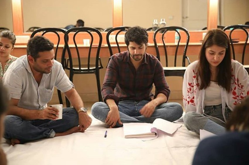 Varun Dhawan and Anushka Sharma, Varun Dhawan, bollywood actor Varun Dhawan, actor Varun Dhawan, Anushka Sharma, actor Anushka Sharma, actress Anushka Sharma, bolywood actress Anushka Sharma, Varun Dhawan and Anushka Sharma photos, Varun Dhawan and Anushka Sharma Sui Dhaaga, Sui Dhaaga, movie Sui Dhaaga, Sui Dhaaga first look, entertainment, jansatta