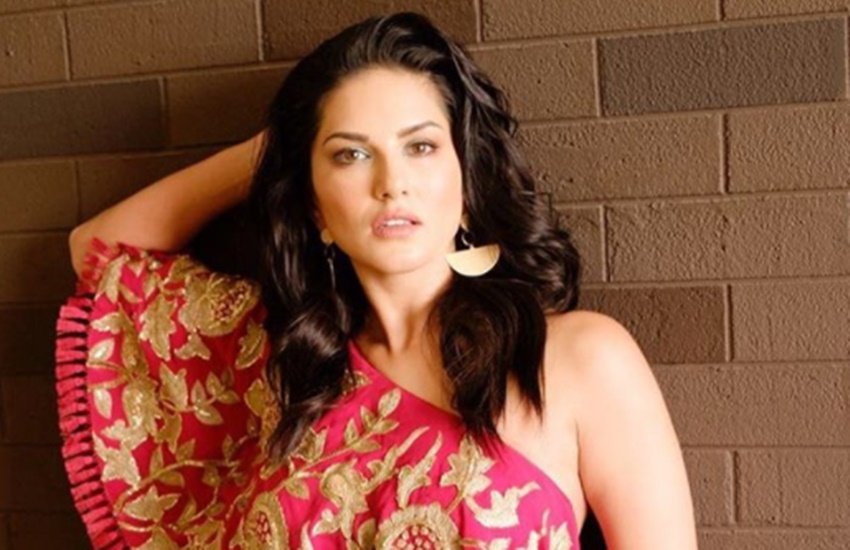 sunny leone, sunny leone police complaint, sunny leone promoting pornography, tamil film, chennai, tamil nadu, chennai protests, sunny leone controversy, Veeramadevi, Veeramadevi film news, sunny leone news, sunny leone man vs wild with sunny leone, entertainment, jansatta
