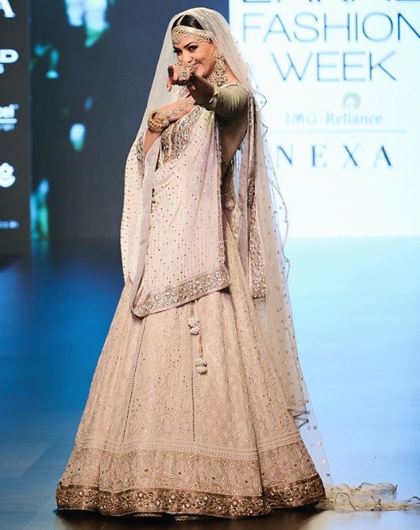 Sushmita Sen, designer Meera, Muzaffar Ali, Lakme Fashion Week, LFW Summer Resort 2018