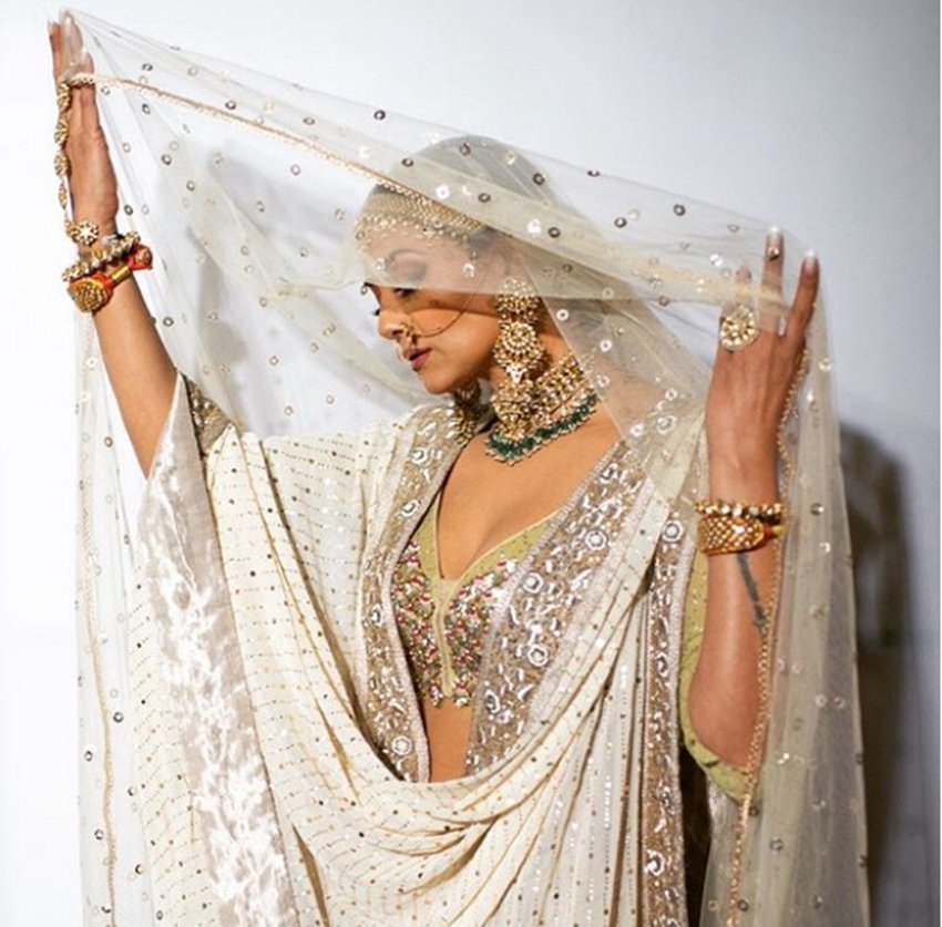 Sushmita Sen, designer Meera, Muzaffar Ali, Lakme Fashion Week, LFW Summer Resort 2018