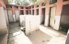 Delhi Women Commission, Delhi Women Commission claims, Public Toilet, Public Toilet in delhi, Public Toilet of Timarpur, Liquor Being Sold, Liquor Being Sold in Public Toilet, state news
