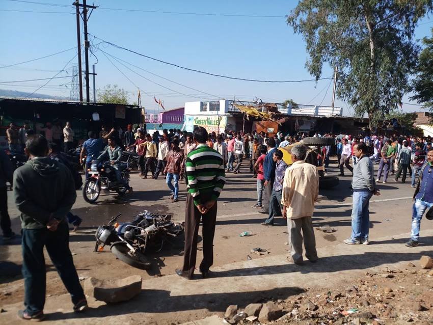 Truck Rushed, Truck Rushed The People, truck accident, Truck Rushed in jabalpur, Jabalpur District of Madhya Pradesh, 8 Dead, 8 Dead in truck accident, 8 Dead and Many Injured, truck accident pics, truck accident photos, truck accident photo gallery