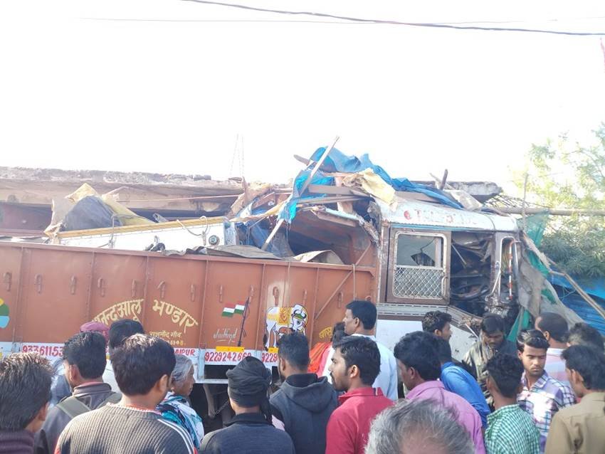 Truck Rushed, Truck Rushed The People, truck accident, Truck Rushed in jabalpur, Jabalpur District of Madhya Pradesh, 8 Dead, 8 Dead in truck accident, 8 Dead and Many Injured, truck accident pics, truck accident photos, truck accident photo gallery