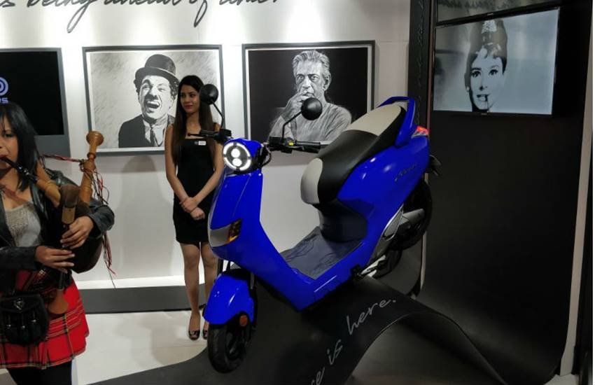 Auto Expo 2018 India: वायरलेस चार्जिंग फीचर के साथ भारत में लॉन्च हुआ ये इलेक्ट्रिक स्कूटर