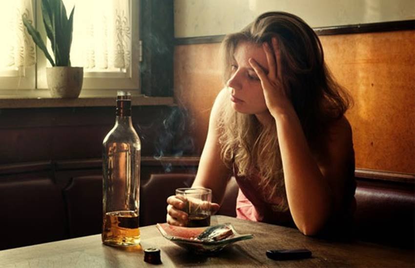 periods, menstrual cycle, periods in hindi, periods problems in hindi, periods can be affected by these things, irregular periods in hindi, effect on periods, tension, obesity affects period, alcohol affects period, women problems in hindi, women health news in hindi, jansatta