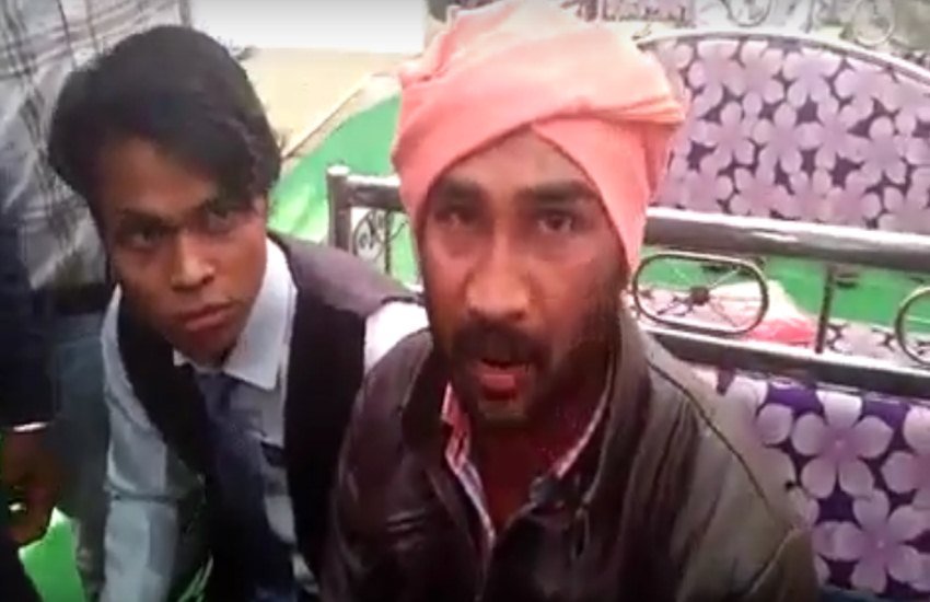 रविदास महाकुंभ मेले में युवक के साथ मारपीट (जनसत्ता फोटो)