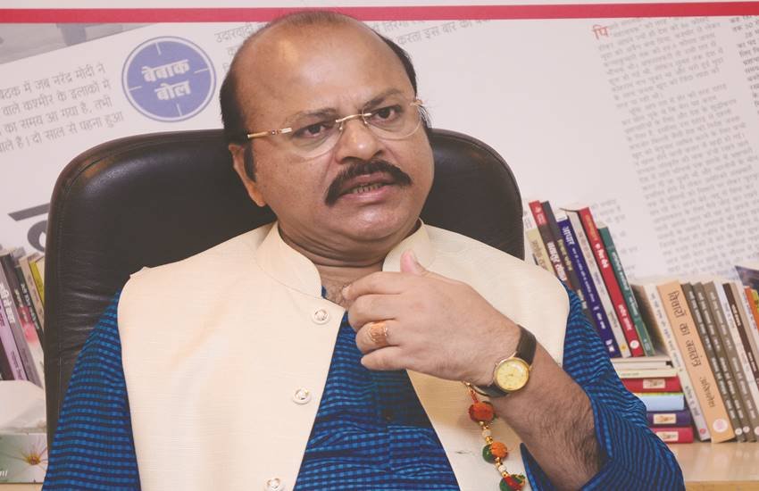 बारादरी की बैठक में वामन केंद्रे(सभी फोटोे: आरुष चोपड़ा)