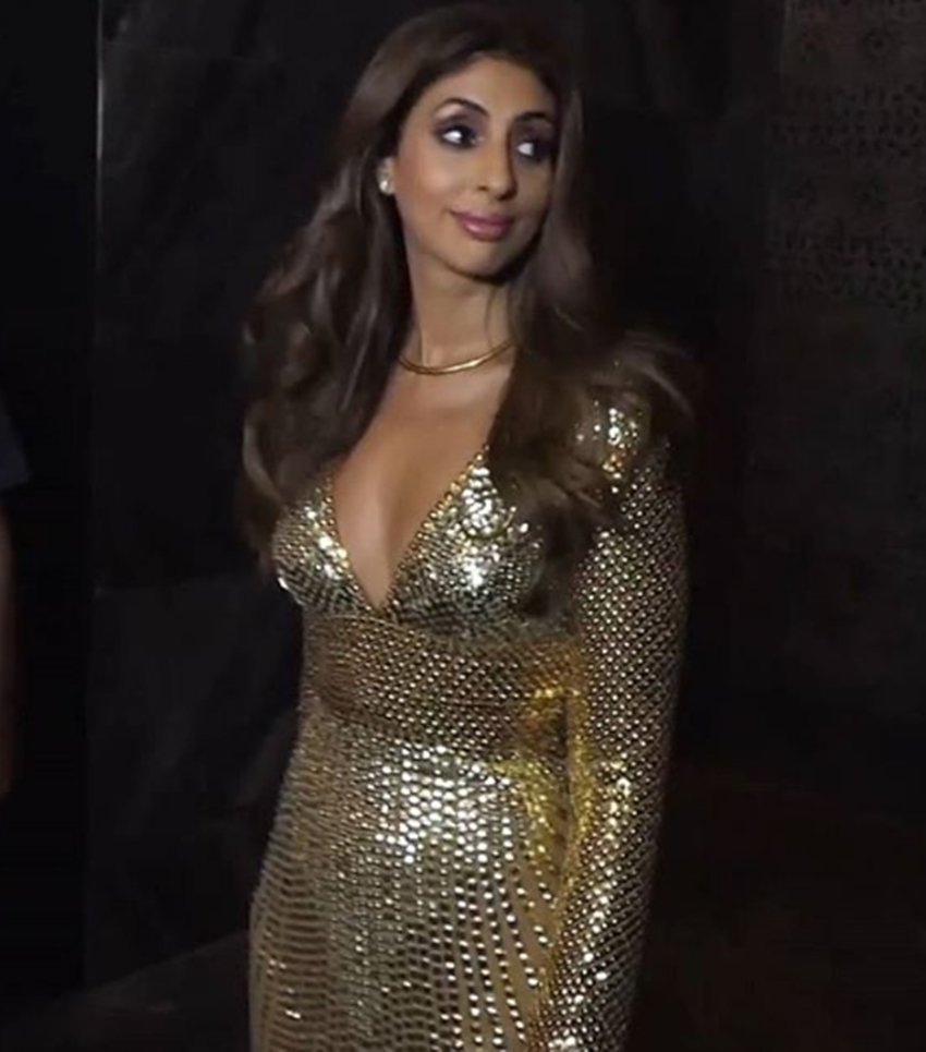 Hello Hall of Fame awards, Hello Hall of Fame awards 2018, Mira Rajput, mira rajput in award function, mira in black and white dressm, shahid kapoor, shahid kapoor wife mira rajput, Shweta Bachchan look gorgeous, Shweta Bachchan in gold dress, see pictures, entertainment news, bollywoood news television news