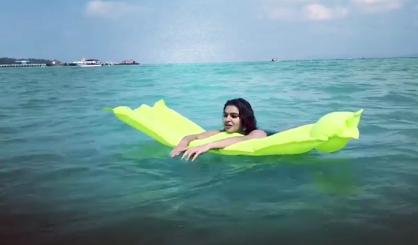 Aashka Goradia, Aashka Goradia husband Brent Goble, Aashka Goradia enjoying in sea, Aashka Goradia during Andaman Islands holidays, Aashka Goradia, see pictures of Aashka Goradia, Aashka Goradia, Aashka Goradia enjoying in sea, Aashka Goradia during Andaman Islands holidays, Aashka Goradia, see pictures of Aashka Goradia, entertainment news, television news, bollywood news, entertainment news, television news, bollywood news